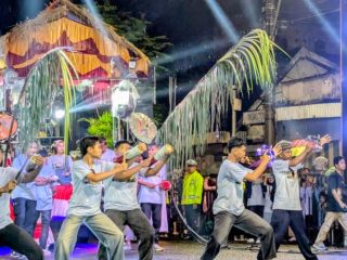 Festival Thong Thong Lek Tetap Meriah di Tengah Hujan, Pemkab Rembang Komitmen Lestarikan Tradisi